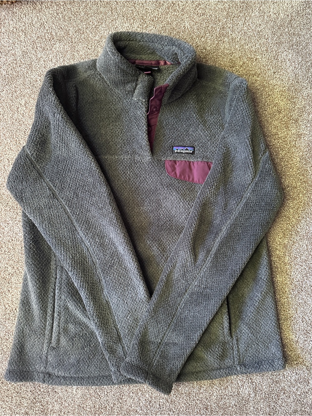 Patagonia Women's Gray Fleece Pullover with Plum Chest Pocket